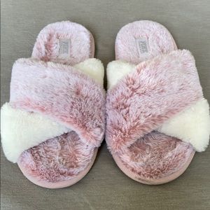 Pink and white cross cross furry slippers
